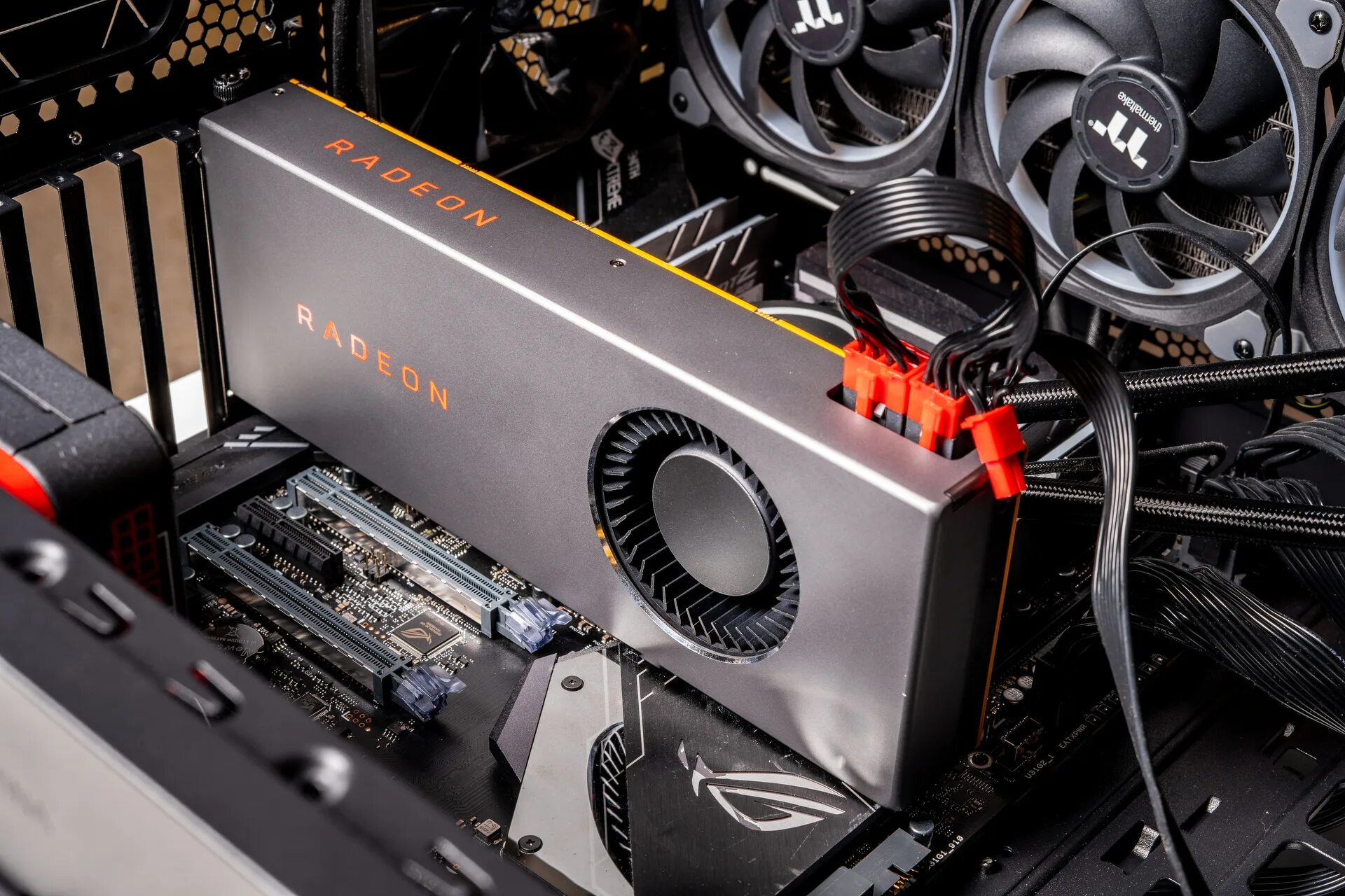 Цена самой дорогой видеокарты. RX 5700 XT. Radeon RX 5700 XT. Видеокарта AMD rx5700. Видеокарта Radeon RX 5700 XT.