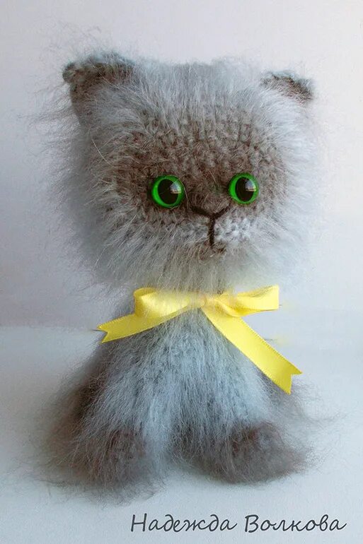 игрушка котик пушистик. пушистые коты крючком. вязаные пушистые коты. вязаные пушистые игрушки. вязаные пушистые котята.