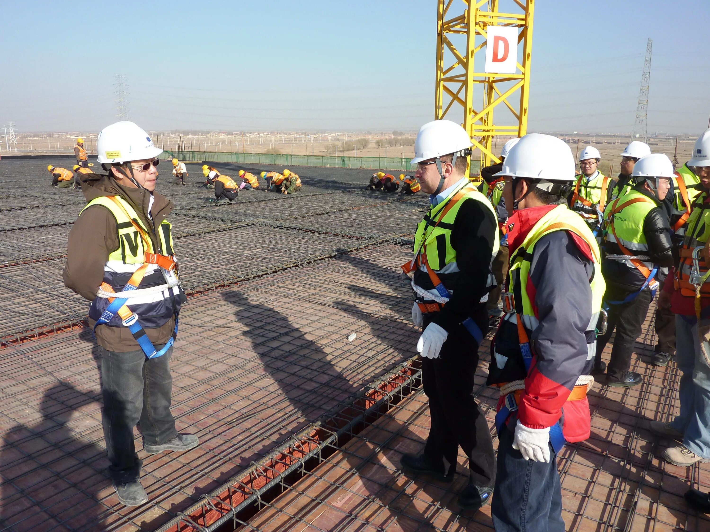 Строительный участок. Безопасность в строительстве. Construction site Safety. Руководитель на строительной площадке.