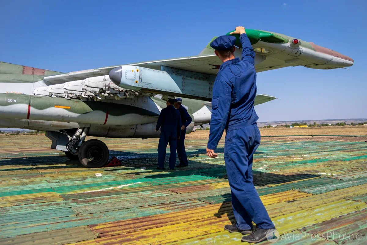 вкс иностранцы. печать вунц ввс вва. пилот вкс рф. форма вкс. военно-космические силы россии.