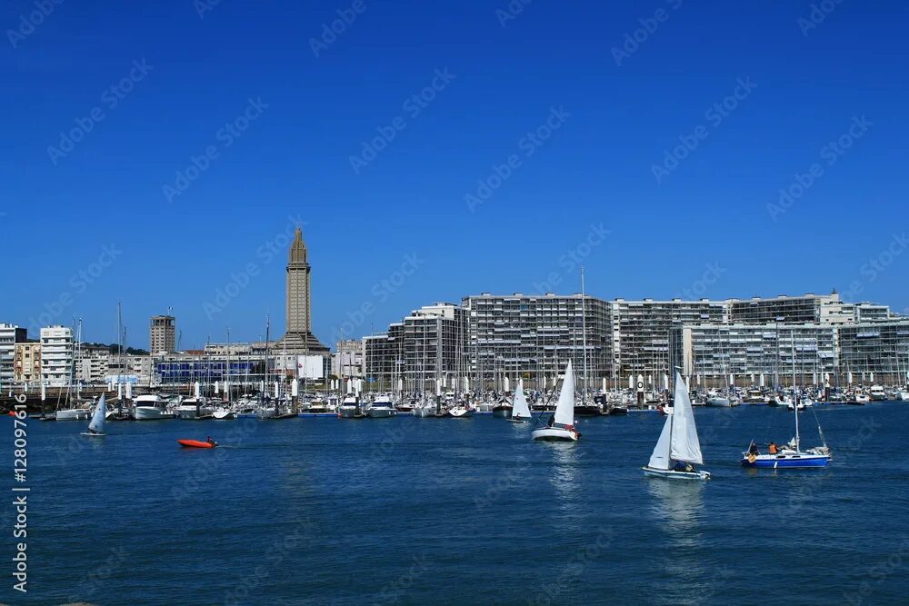 Порт гавр. Гавр нормандия. la havre франция. гавр франция порт. гавр франция маяк.