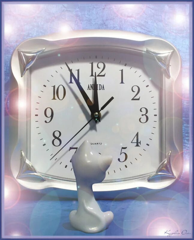 Песня пять минут текст песни. 5 минут это много или мало. Пять минут бой часов раздастся. Куранты новый год. Пять минут бой часов раздастся.