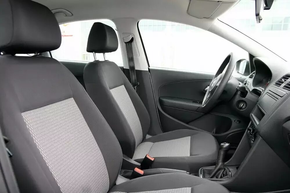 Заднее с дение пассат сс. Сиденье фольксваген поло. Фольксваген поло 2010 салон сиденья. Пассат сс салон сзади. Polo 6r gti сиденья.