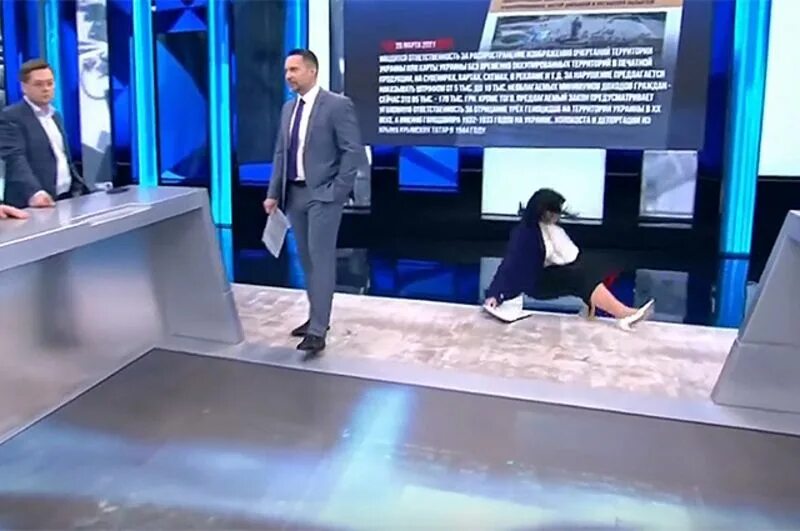 Ведущий прямой трансляции. Ведущий прямой трансляции