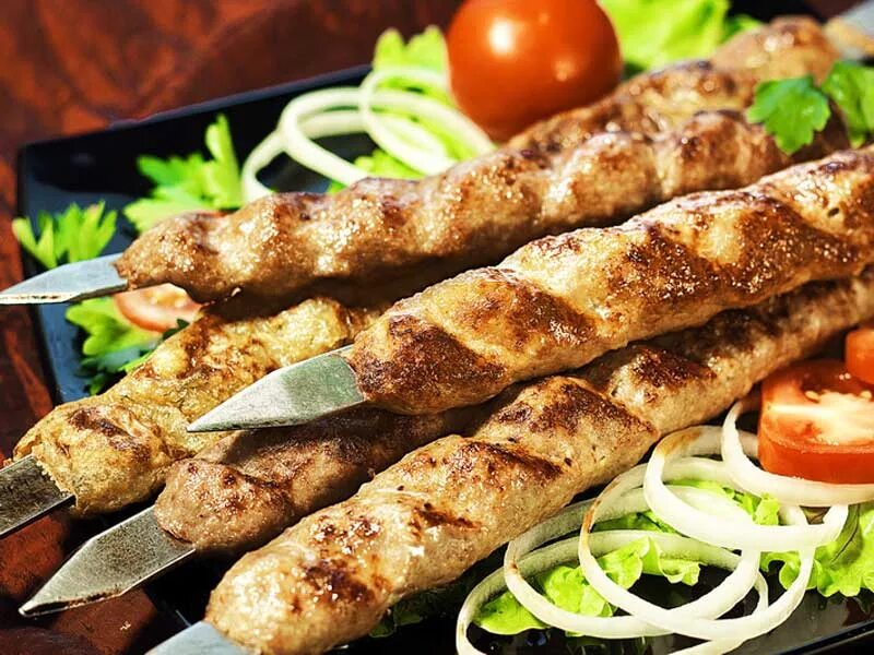 Как приготовить вкусные люля. Кавказский люля кебаб. люля кебаб куриный. шашлык люля-кебаб на мангале. лула кабоб.