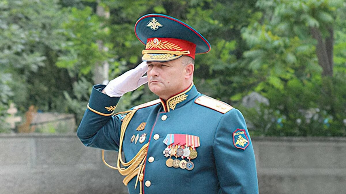 Группировкой "запад", генерал-полковник андрей сычевой. Андрей сычевой генерал лейтенант. Сычевой андрей иванович командующий. Генерал-полковник сергей суровикин. Шойгу проинспектировал войска на украине.