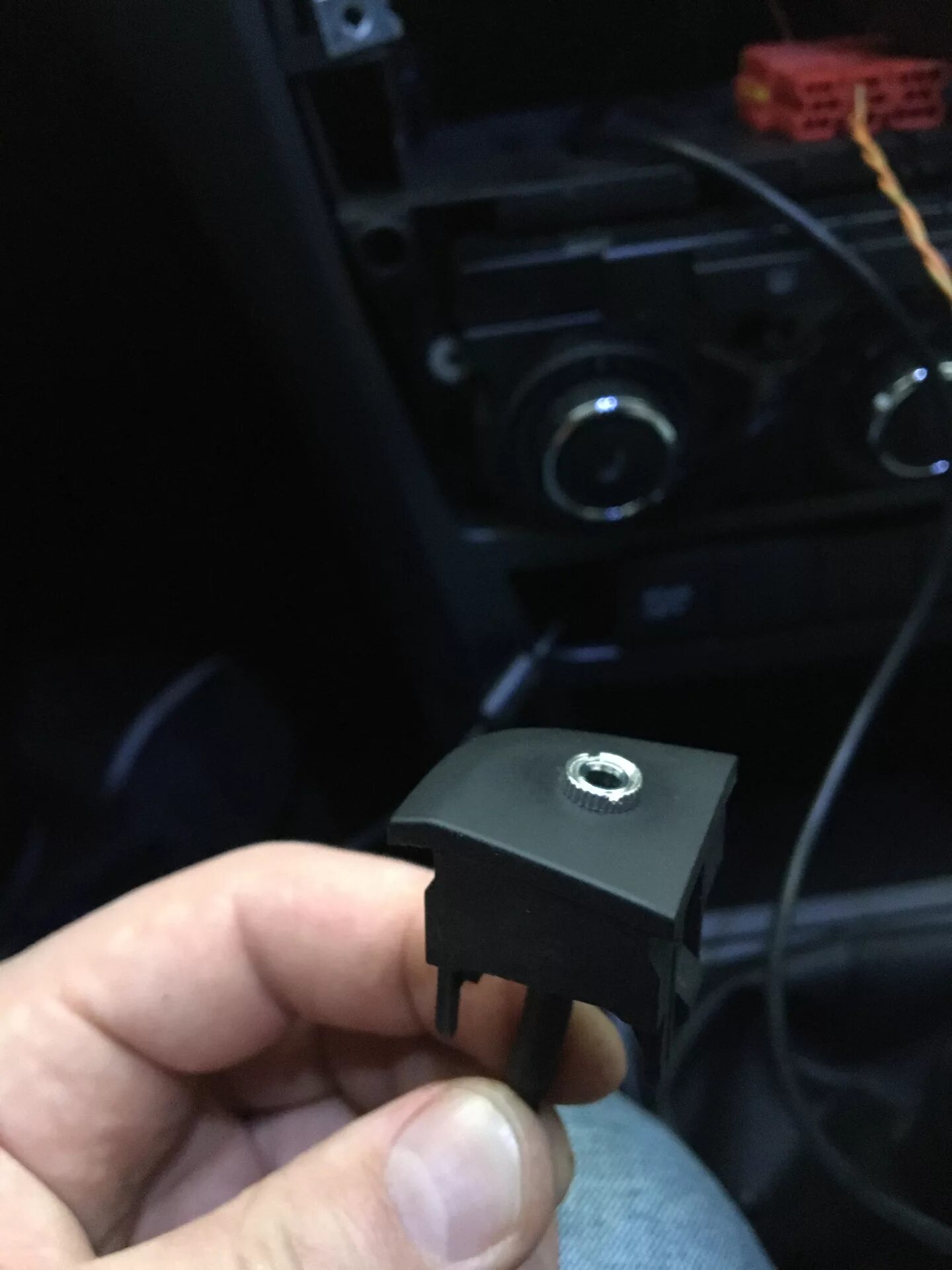 Шкода октавия 2011 где находится вход аукс Mobile Device Interface Retrofit for Skoda Octavia 1Z autofidelity