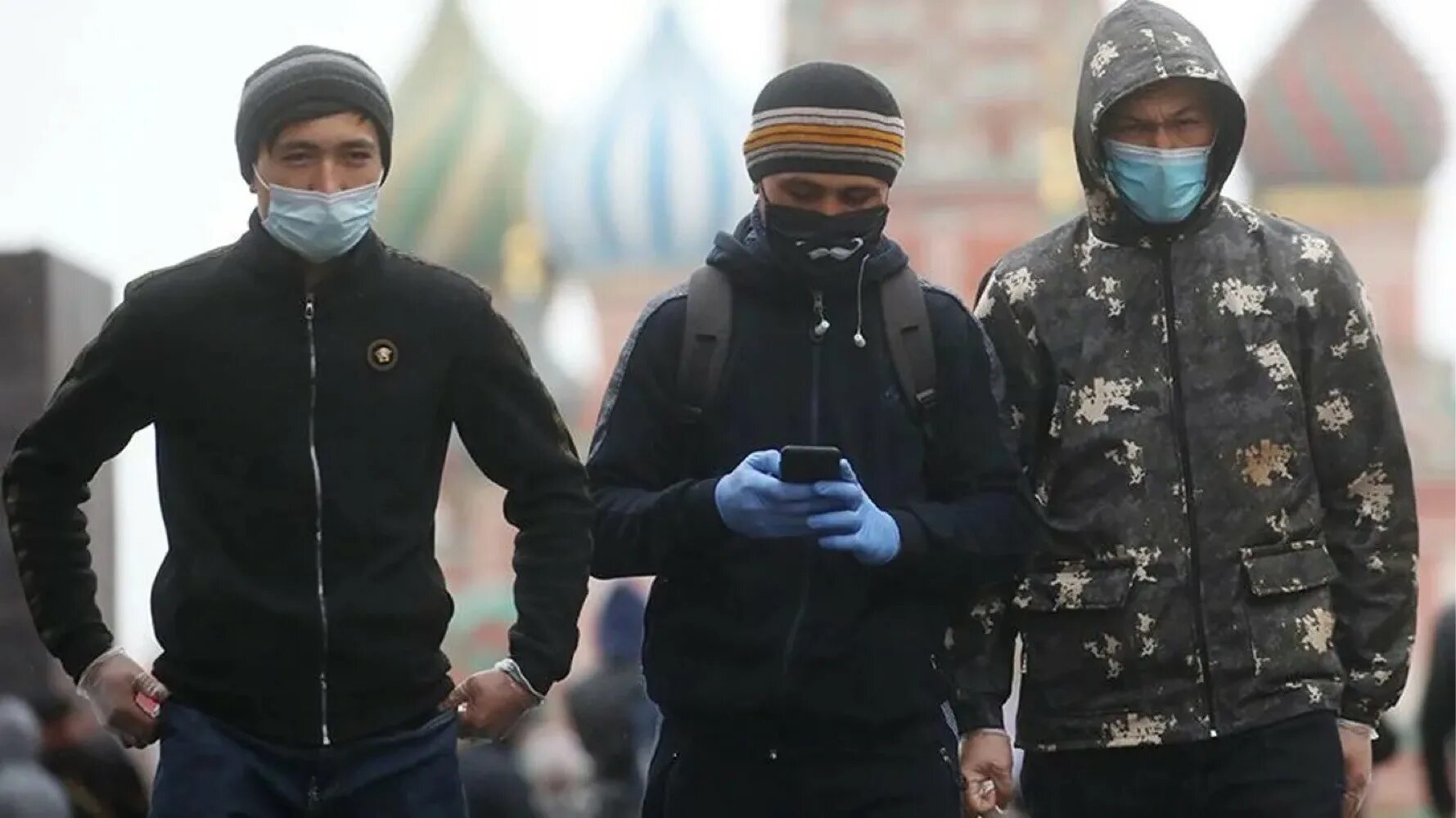 3000 мигрантов в новогоднюю ночь. Мигранты в москве. таджикские мигранты. киргизы в россии. толпа мигрантов.