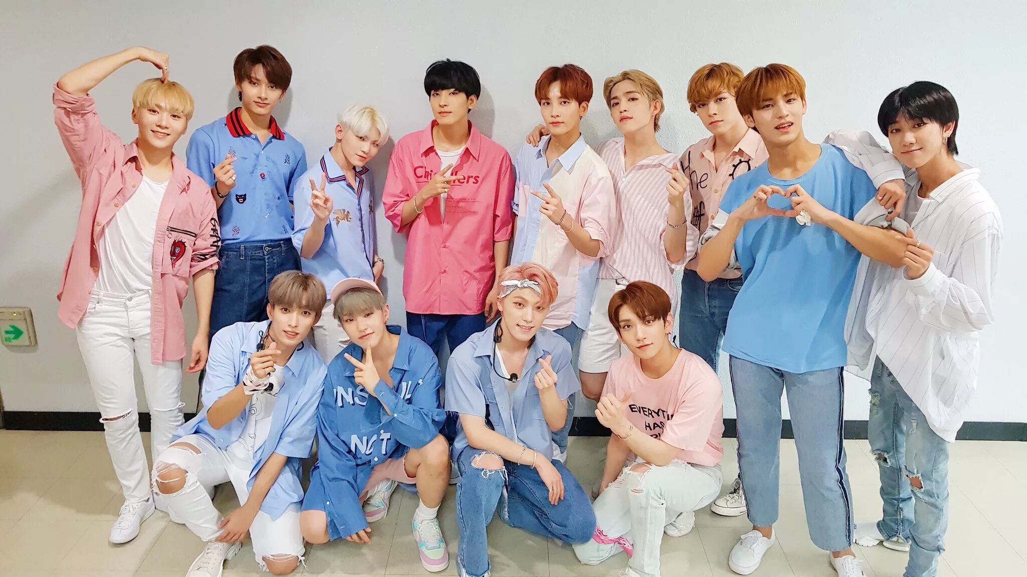 Seventeen follow again. Группа seventeen. seventeen корейская группа. севентин группа 2025. seventeen группа 2025.