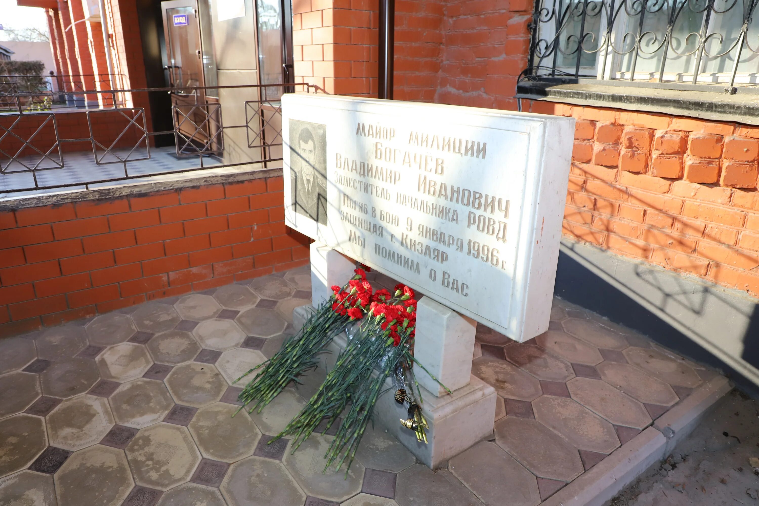 имена увековеченные на мемориалах.