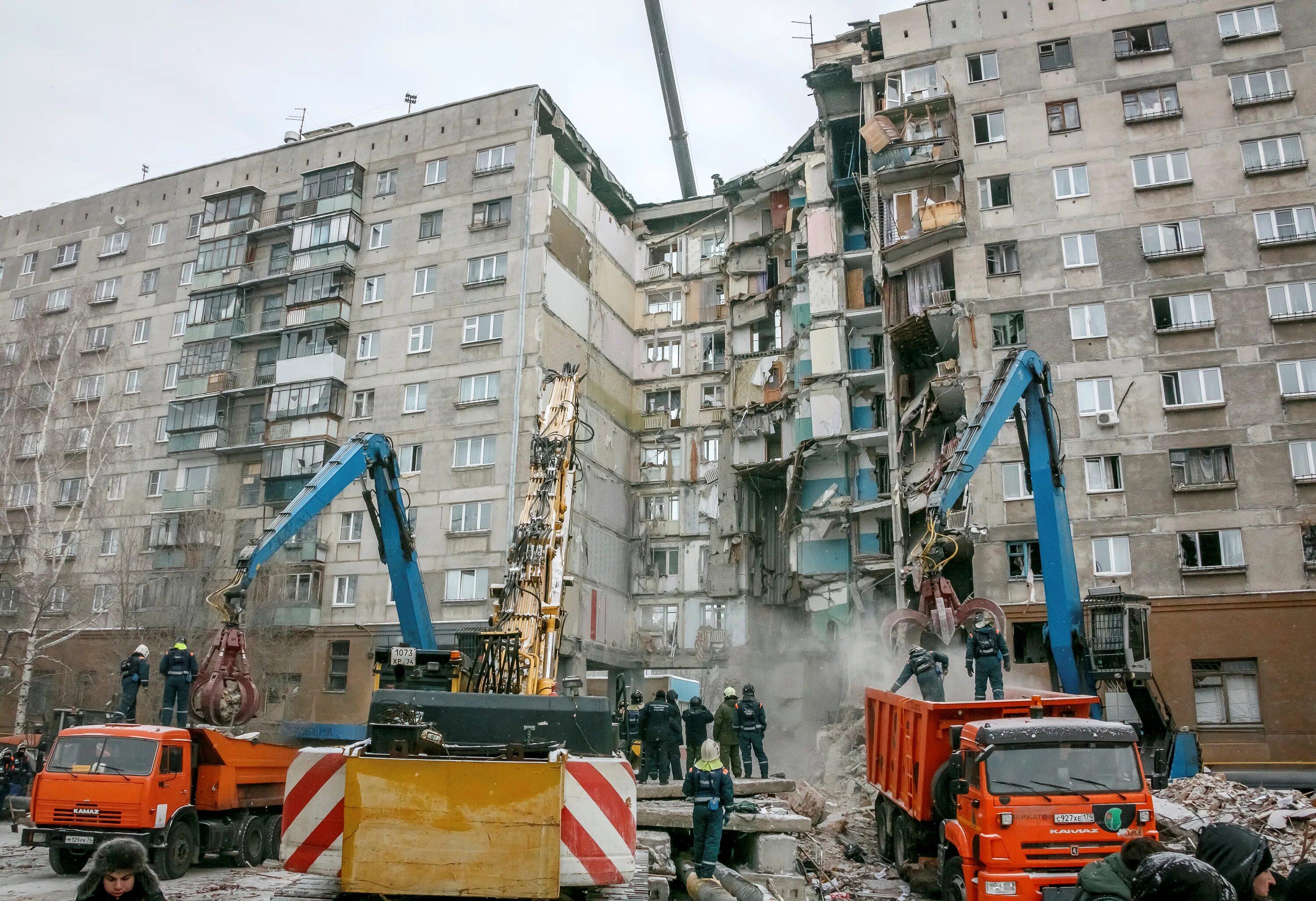 Взрывы в россии последние новости. Магнитогорск взрыв газа 31.12.2018. Взрыв газа в Магнитогорске 31 декабря 2018. Магнитогорск 2018 взрыв дома. Дом после взрыва газа в Магнитогорске.