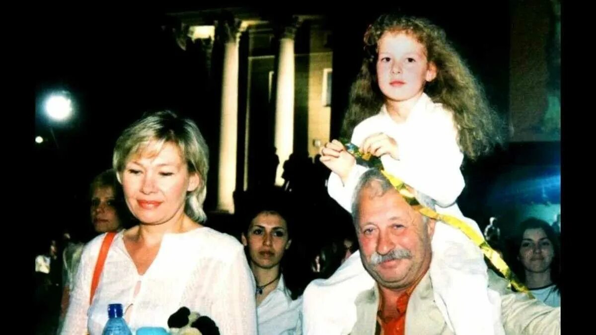 Сколько лет детям якубовича. Леонид якубович дочь варвара. варвара видова дочь якубовича. леонид якубович с дочкой. якубович леонид аркадьевич дочь варвара.