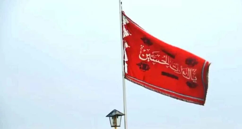 Иран красное знамя. Иран мечеть джамкаран красный флаг. Флаг мести иран. Что значит красный флаг над мечетью. Иран мечеть джамкаран красный флаг.