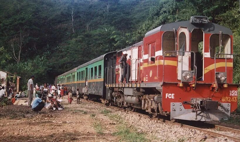 Мадагаскар поезд. Железная дорога Мадагаскар. ЖД Мадагаскара. Железнодорожный транспорт на Мадагаскаре. Железные дороги были в странах