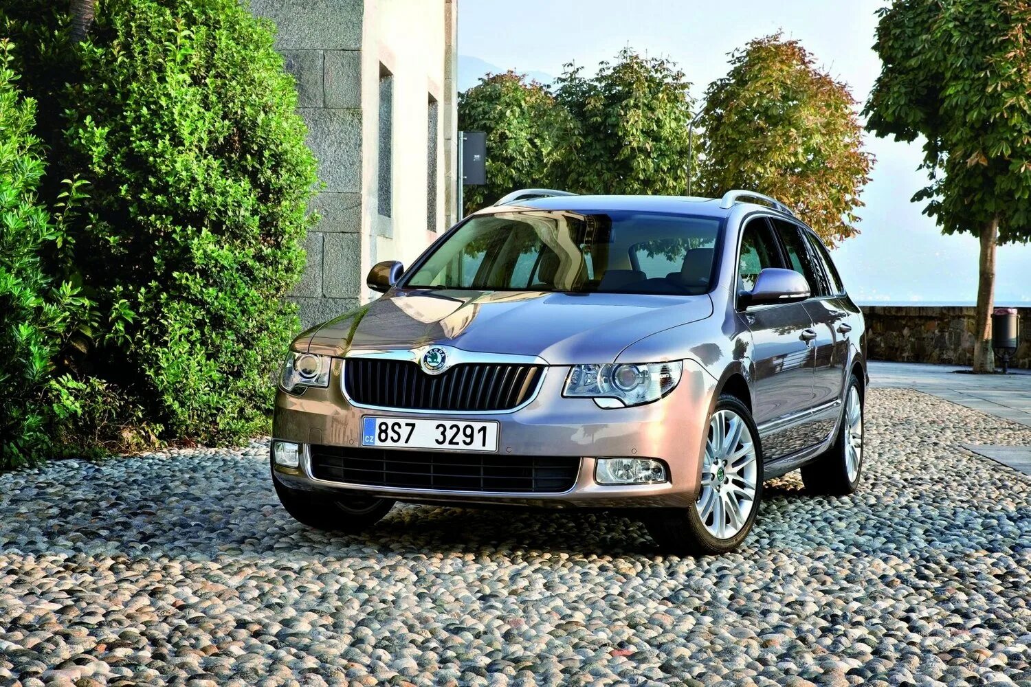 Škoda fabia scout. Skoda fabia rs 2019. Шкода легковая фото. Шкода етти 2018. Фабия 2 внедорожник.