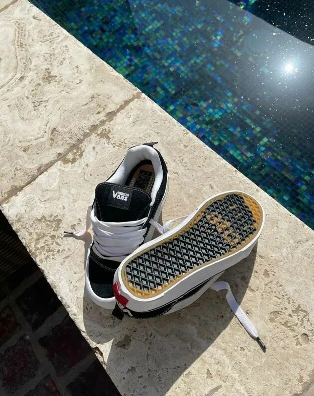Vans knu skool оригинал. Ванс кну скул. Утепленные кроссовки ванс. Зимние кеды ванс. Дутые венсы.