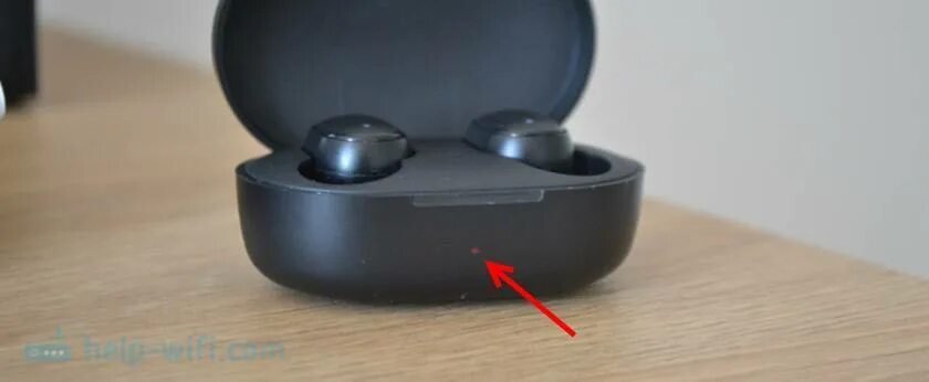 Как найти кейс от наушников дома. Индикатор зарядки airdots 2. true wireless earbuds рассинхронизировались наушники. xiaomi redmi airdots 2 индикатор заряда. redmi airdots 2 индикатор зарядки на кейсе.