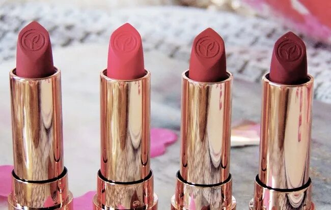Ив роше для губ. Помада grand rouge yves rocher свотчи. губная помада grand rouge ив роше свотчи. свотчи гранд руж помада ив роше. губная помада ив роше гранд руж свотчи.
