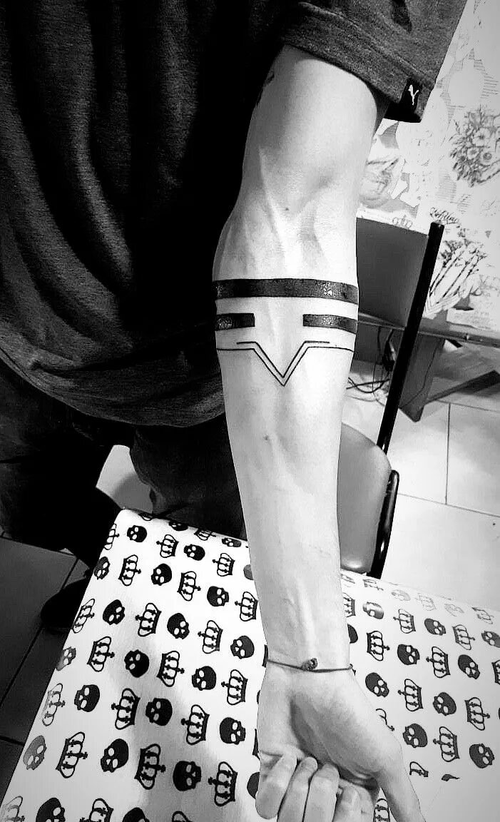 Тату браслет на запястье мужские. Band tattoo. Тату браслет. Тату полосы. Браслет на предплечье.