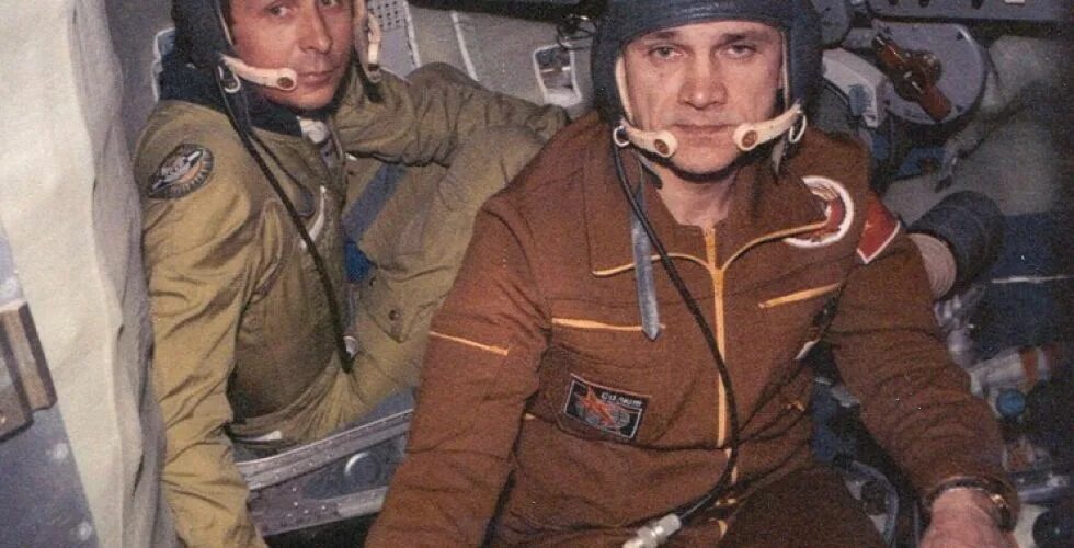Станция салют 7 1985 год. Салют 7 космонавты Джанибеков и Савиных. Салют 7 Джанибеков Савиных. Спасение станции салют-7.