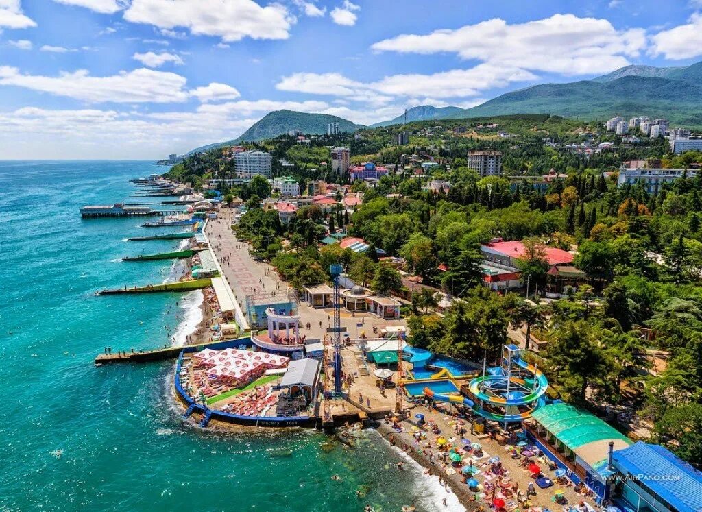 Алушта это. Алушта крым. алушта, aluşta. алушта набережная. полуостров крым алушта.