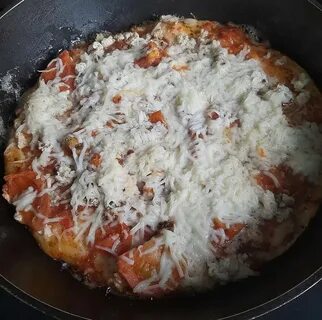 Быстрая пицца на сковороде без кефира
