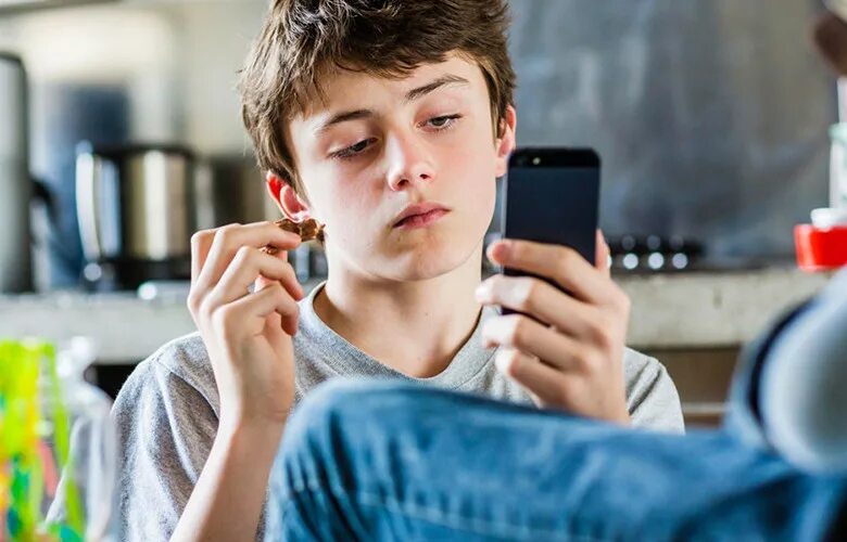 инфантильный подросток. любовь двух мальчиков. подростковые истории. любовь подростков. родители глазами подростка.