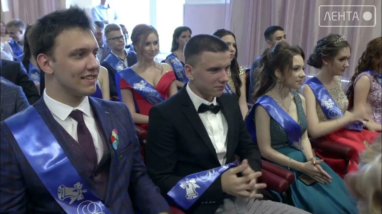 Вручение аттестатов 11 класс прошло в школе. Город талдыкорган школа ломоносова выпускной 91 года. выпускной класс 2000 года с . пашино. как оформить стол вручения аттестатов на выпускной.