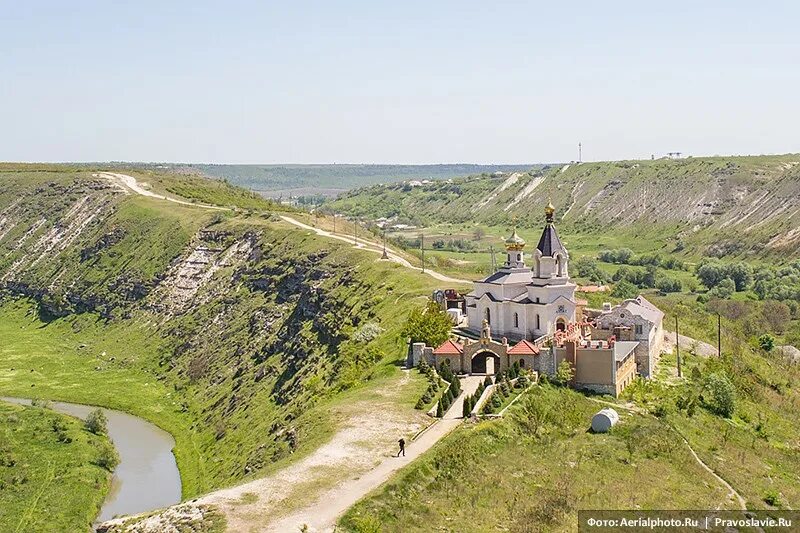 Молдавия монастырь Орхей. Монастырь старый Орхей Молдова. Монастырь старый Оргеев Молдова. Монастырь Каприяна Орхей.