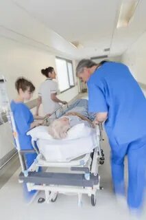 Везут на операцию