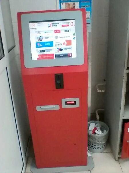 терминал автомат. переносной терминал для оплаты услуг. банкоматы в банке. терминал моментальной оплаты. банкомат российского банка.