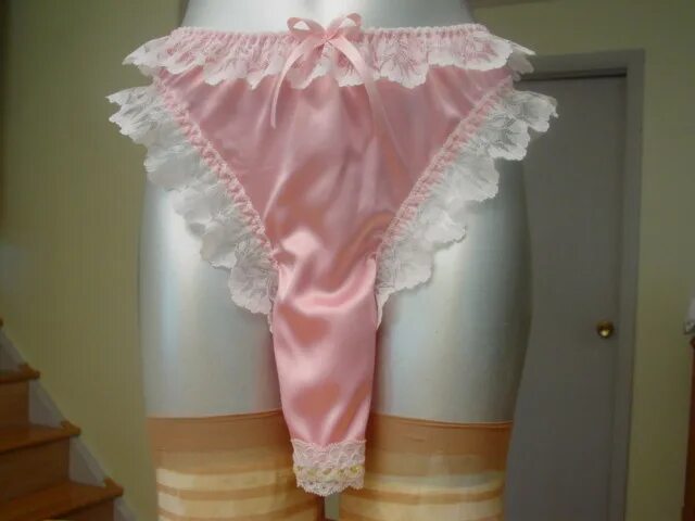 Кроссдрессеры панталоны. Нижнее белье для кроссдрессера. Трусы для Сисси. Сисси в Нижнем белье. Свадебное белье для Сисси