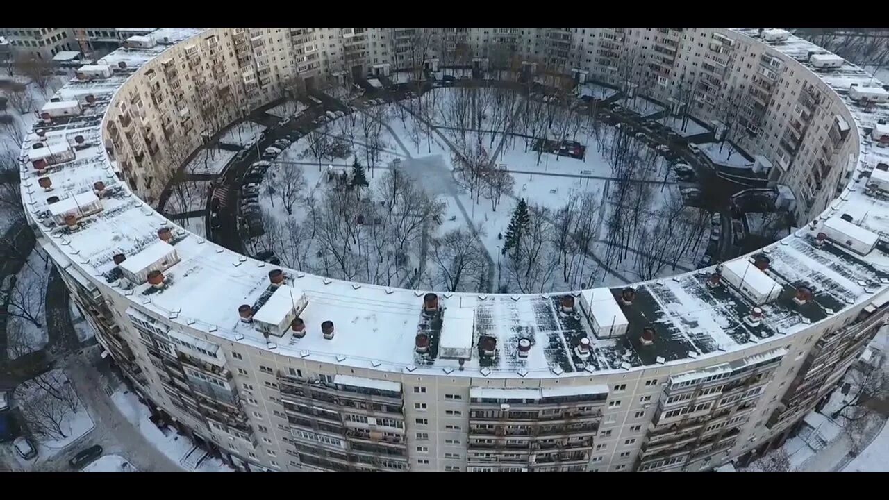 Кольцевое здание. Круглый дом Нежинская 13. Улица Довженко Москва круглый дом. Круглый дом на улице Довженко 6. Круглый дом Очаково-Матвеевское.