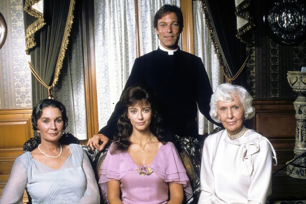 поющие в терновнике главные герои. поющие в терновнике. ральф де брикассар и мэгги. поющие в терновнике сериал 1983. поющие в терновнике главные герои.