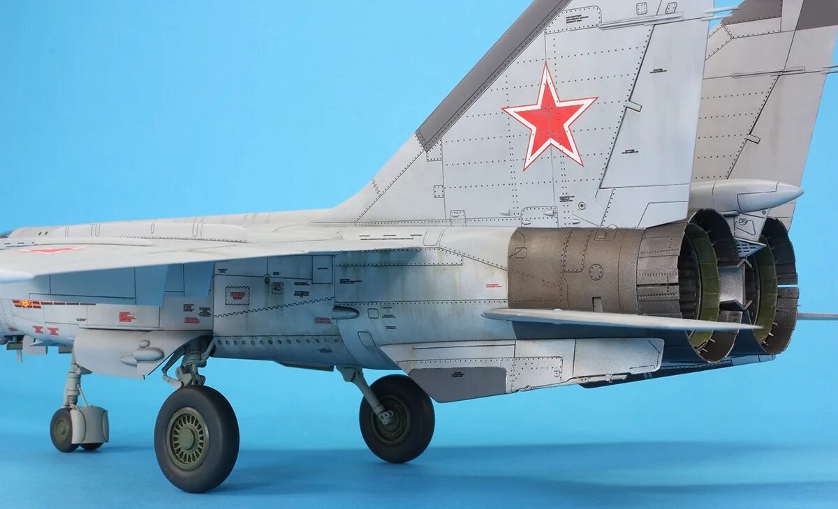 1 48 01. Миг-25пд 1/48 ICM. Mig-25 1/48. Миг 25пд модель. Миг-31 ICM 1/72.