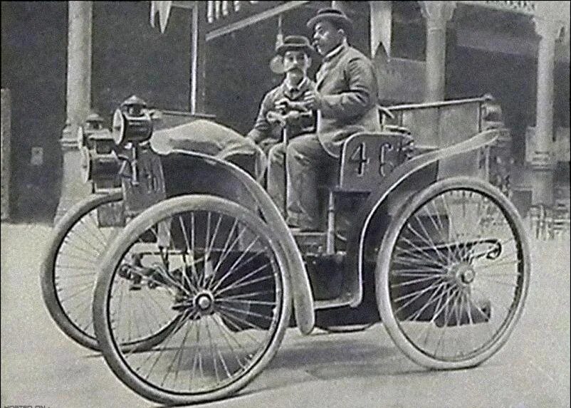 Мишлен 1895. Первая шина Мишлен 1895. Колесо автомобиля Peugeot l'Eclair 1895 года.. Автомобиль Даймлер 1895 год.