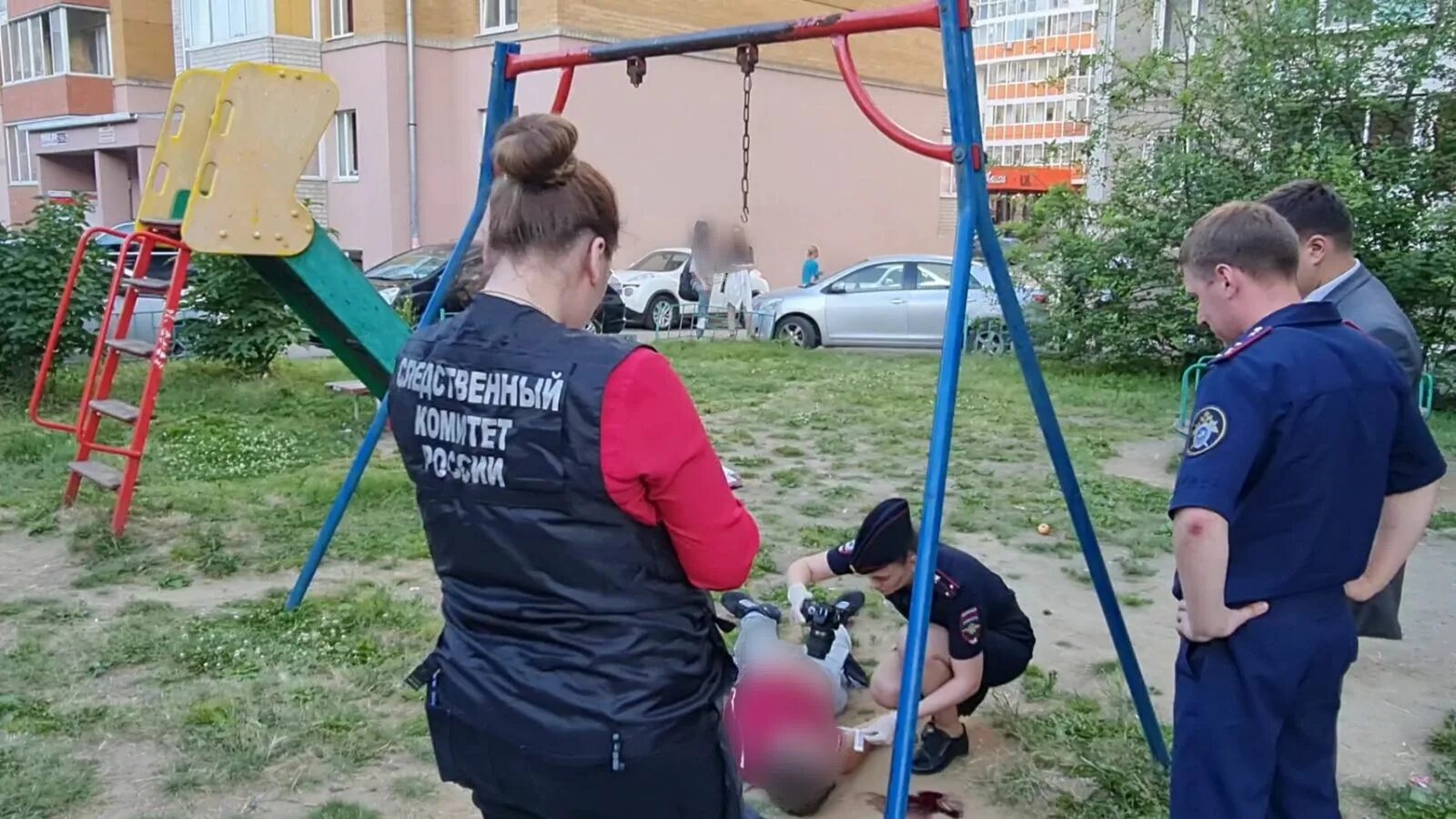 Дети на детской площадке. Ребенка убило на детской площадке. Канат на детской площадке. Убитая детская площадка. На утренней пробежке находит убитого соседского мальчика