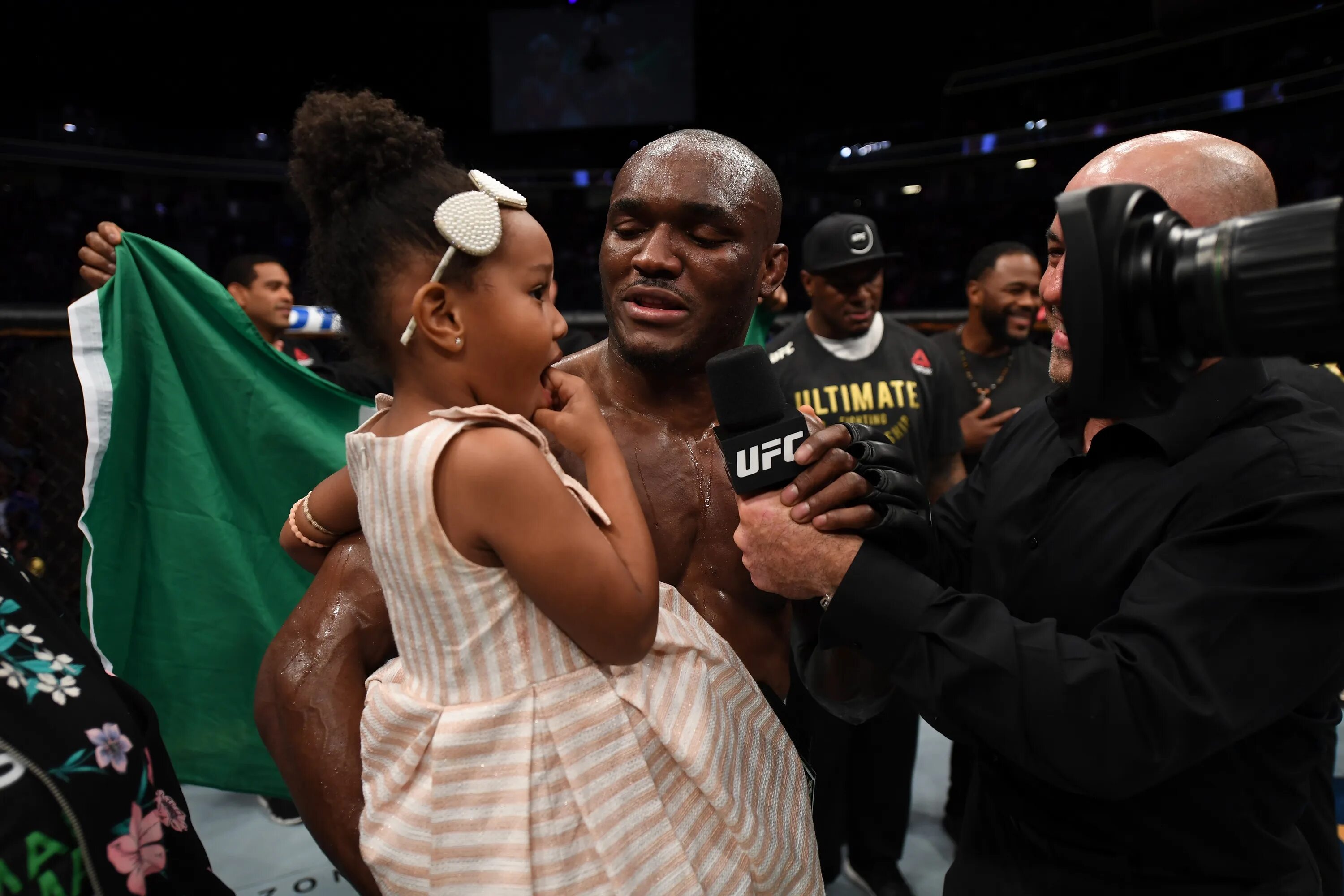 Тайрон вудли семья. Жена тайрона вудли. Тайрон вудли тренировка. Тайрон вудли голос улиц. Тайрон вудли wife.