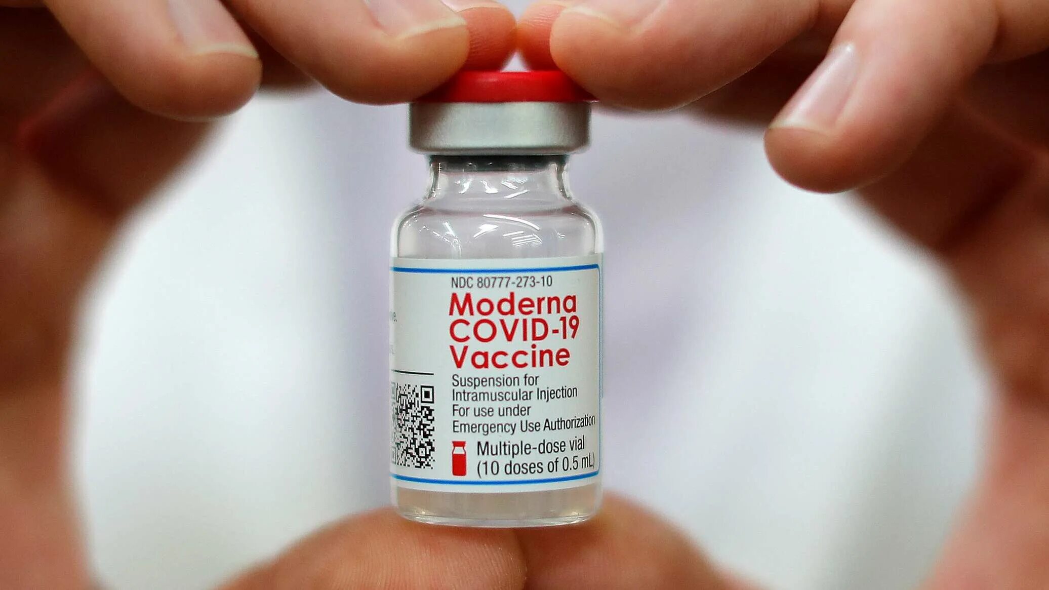 Больше вакцин. Spikevax вакцина. Moderna вакцина. Вакцины Pfizer и moderna. Модерна вакцина от коронавируса.