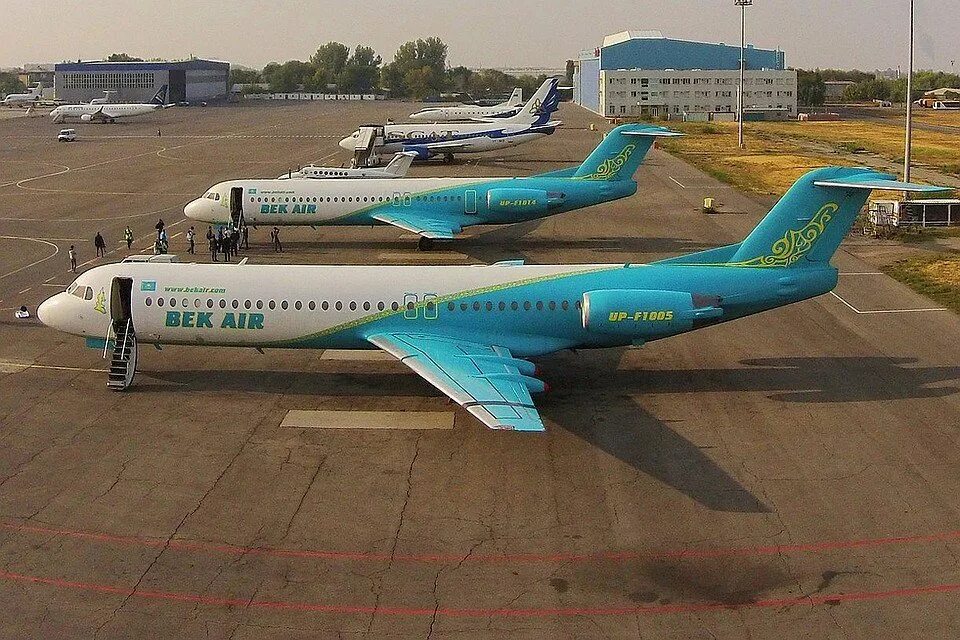 Купить самолет в казахстане. Fokker 100 bek Air. Bek Air авиакомпании Казахстана. Air Kazakhstan Боинг 747. Bek Air 2100.