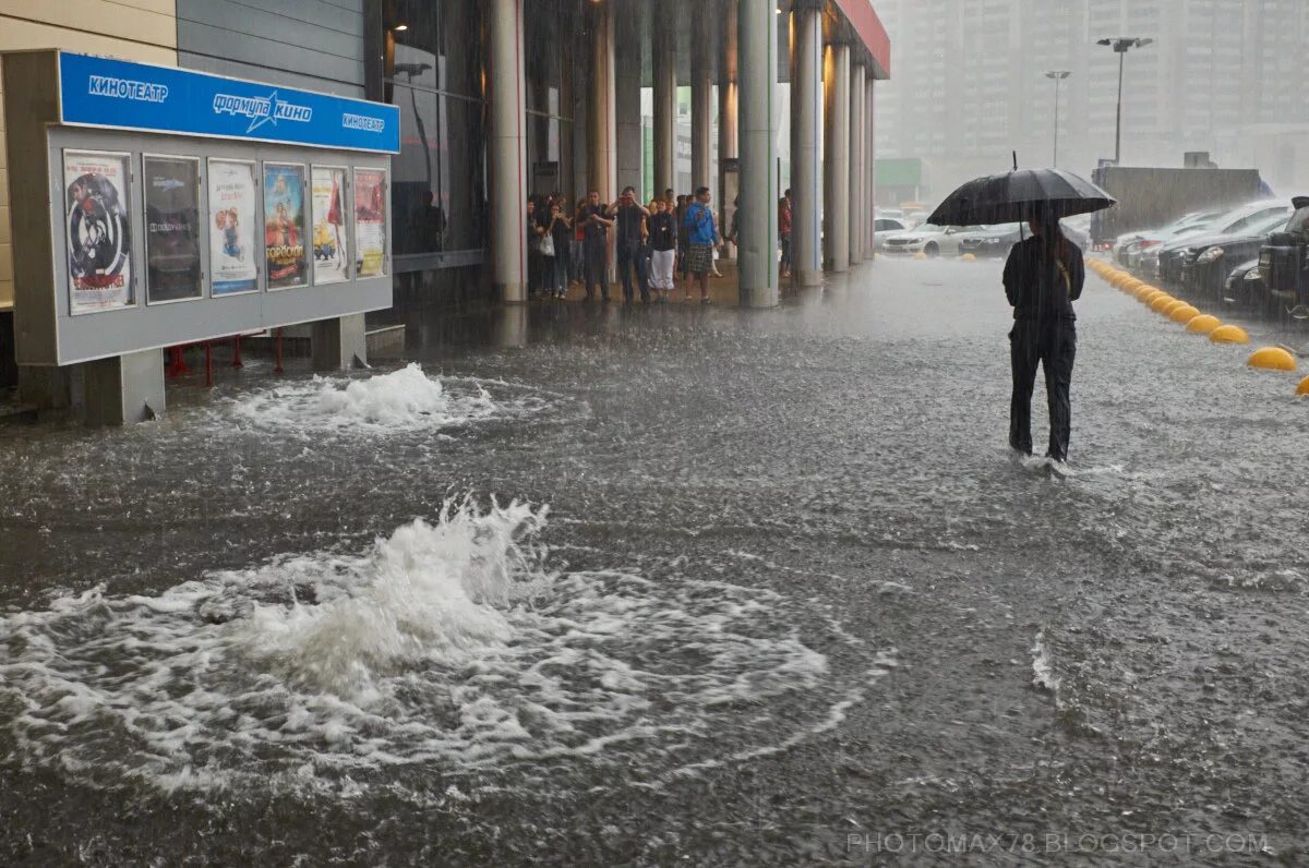 17 rain rain. Снег с дождем в Питере. Дождь в феврале прикольные. Дождь Петербург Пионерская. Дождь февраль город.