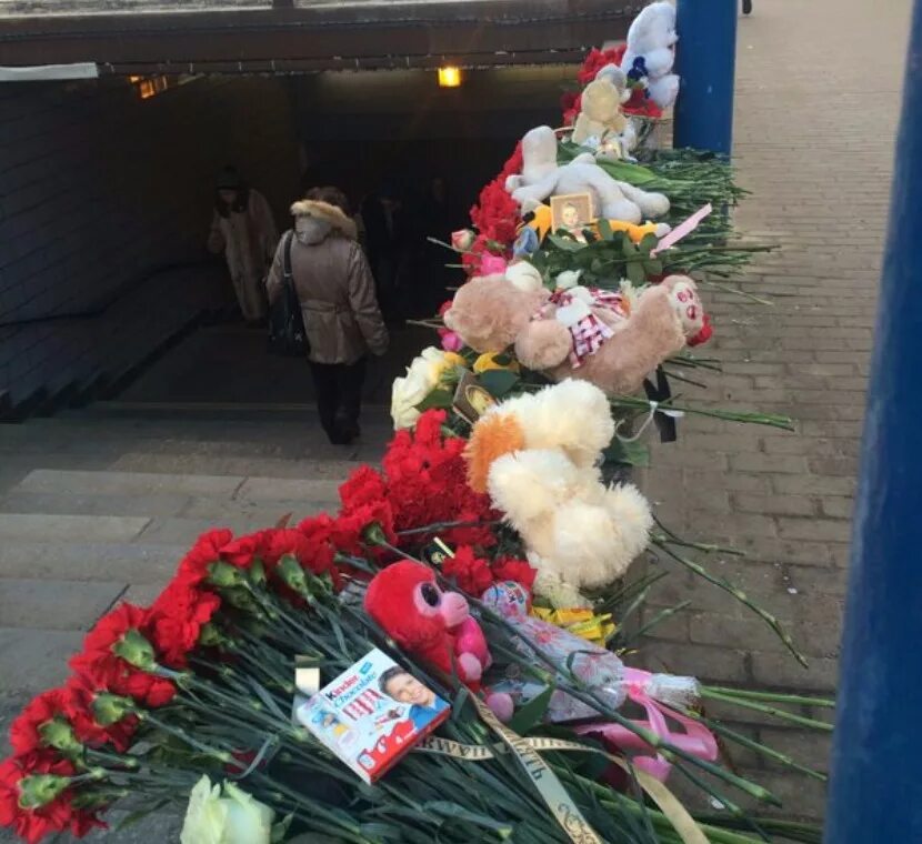Чп на октябрьском поле. Возгорание на станции метро. Возгорание на станции метро. Возгорание на станции метро. Метро октябрьская происшествие.