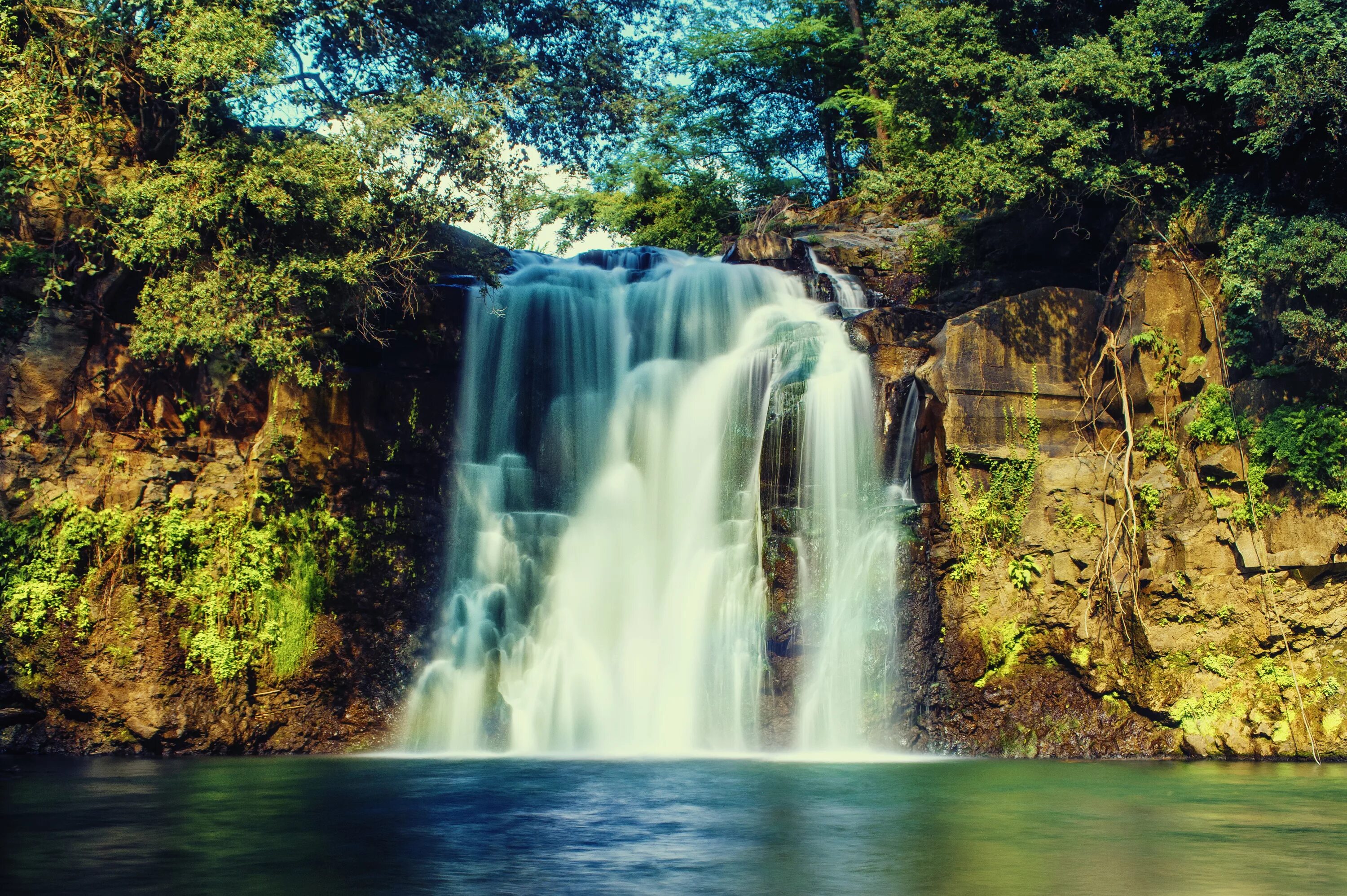 Водопад Sudüşen. Длинные картинки водопадов по горизонтали. Cascata. Cascata цвет.