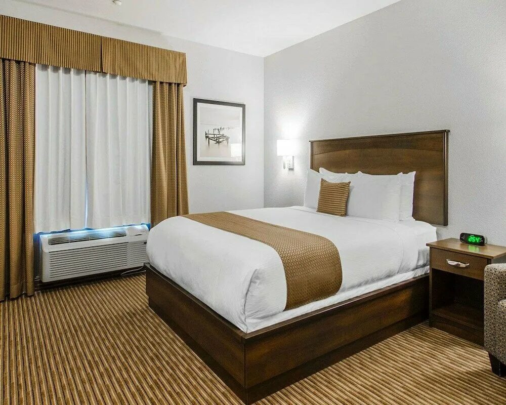 Stay hotel перевод