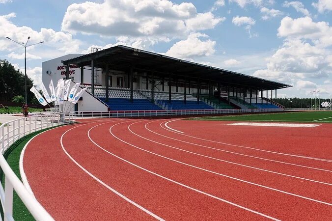 Центр легкой атлетики. Легкая атлетика в школе. Легкоатлетический манеж елабуга. Легкая атлетика 8 класс. Стадион старт нововоронеж трибуна.