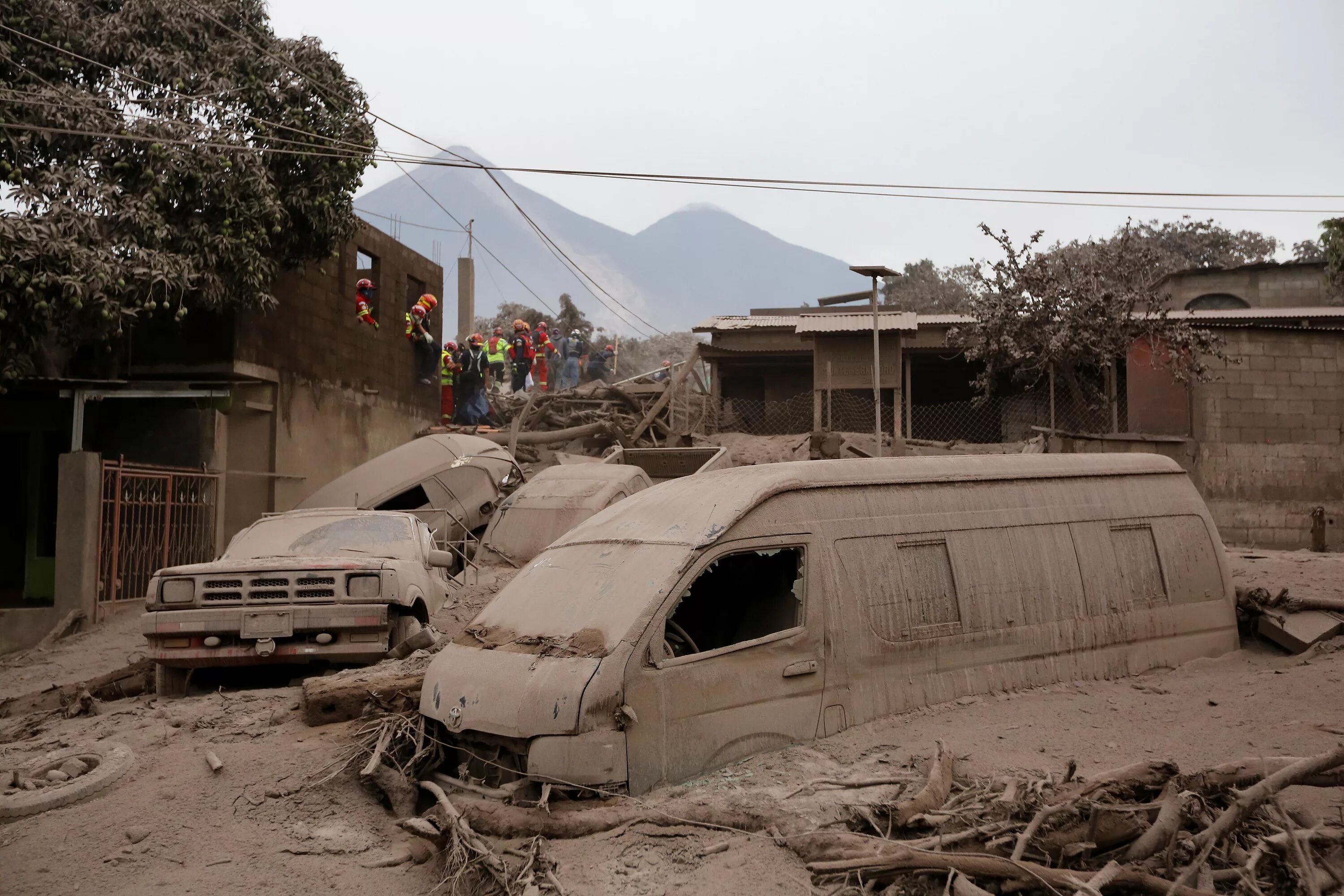 Последствия вулкана. Вулкан Фуэго в Гватемале. Последствия извержения вулканов. Разрушения после извержения вулкана. Последствия после извержения вулкана.