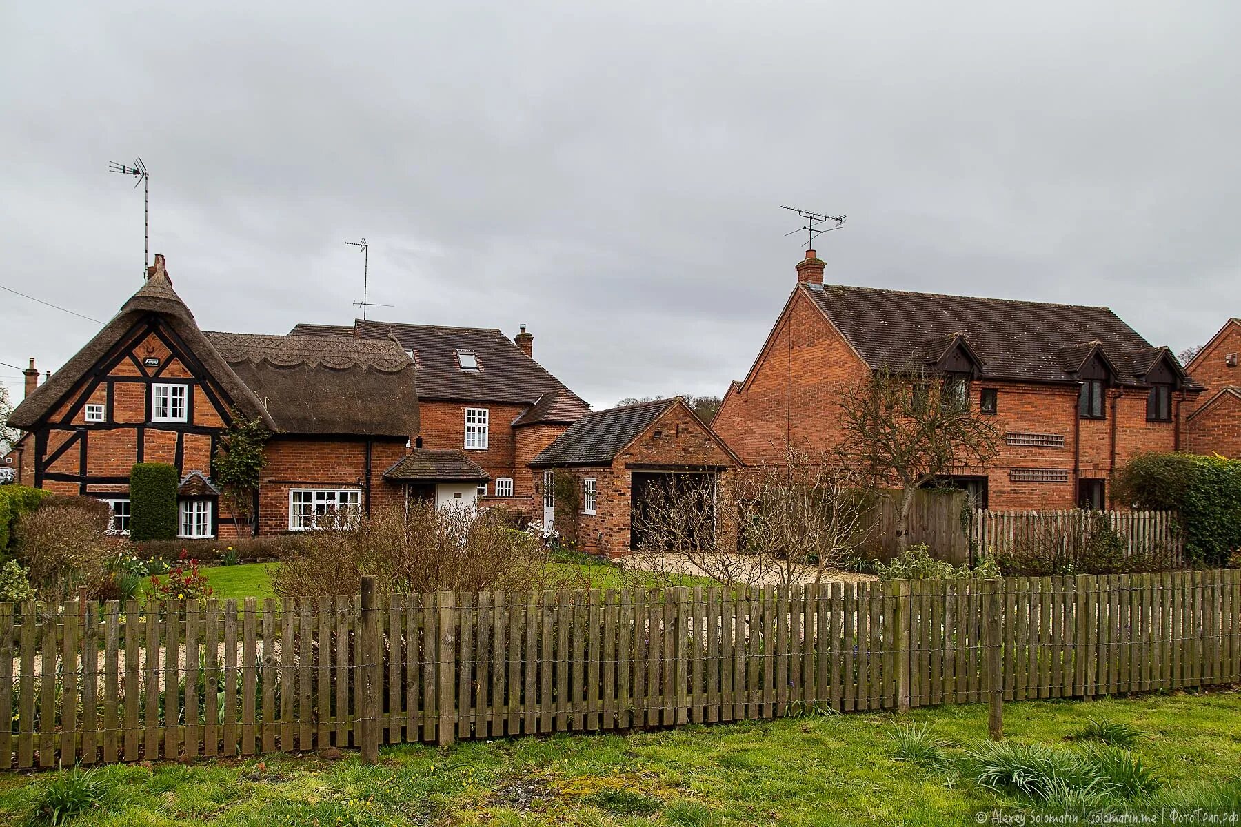 В деревне 18. Деревня Stoneleigh Англия. Англия деревня 18 век. Деревня Слэптон Сэндс, Англия. Деревня 17-18 века Англия.