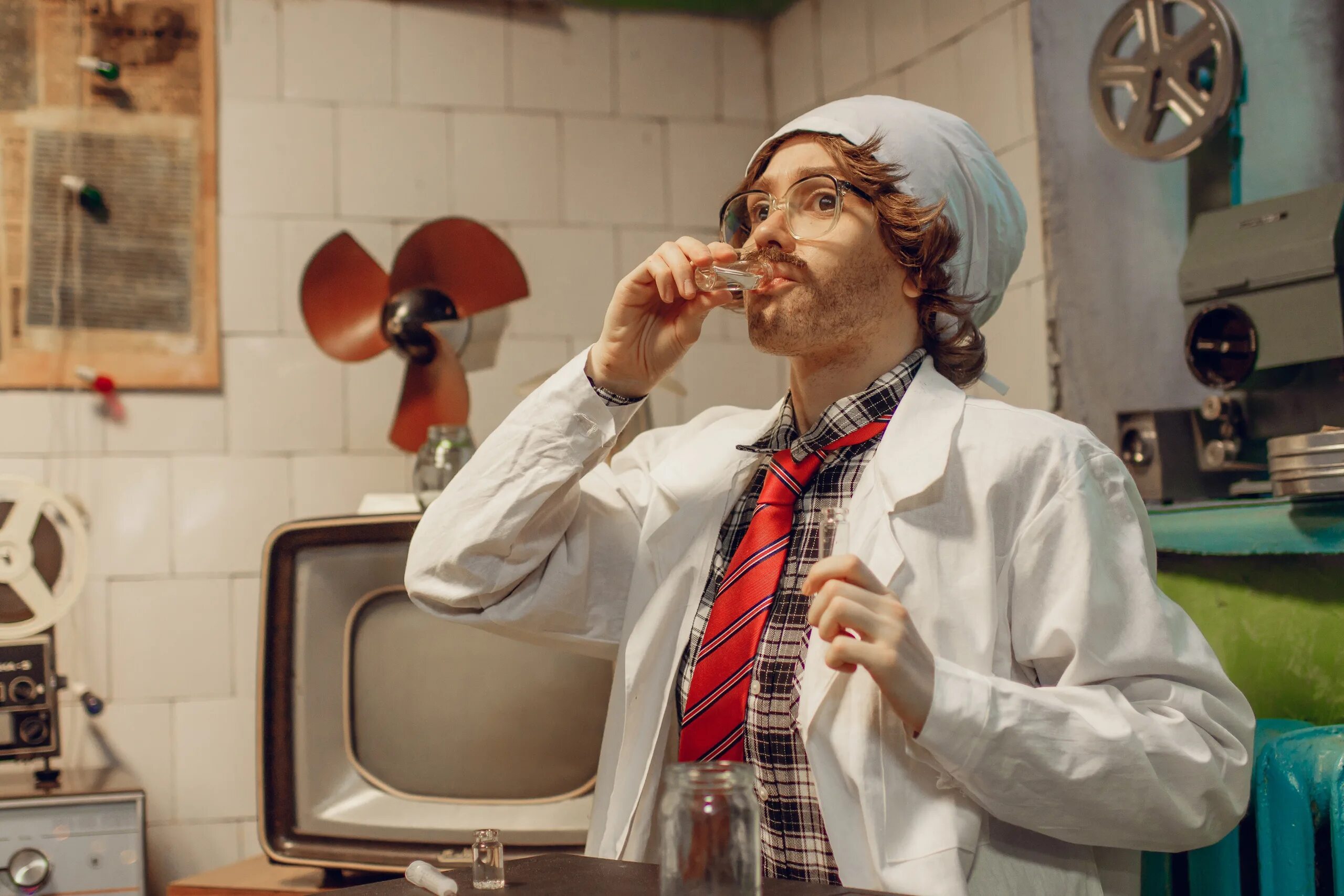 Лапенко профессор. Инженер лапенко. Блоггер антон лапенко. Антон лапенко ученый. Антон лапенко сериал.