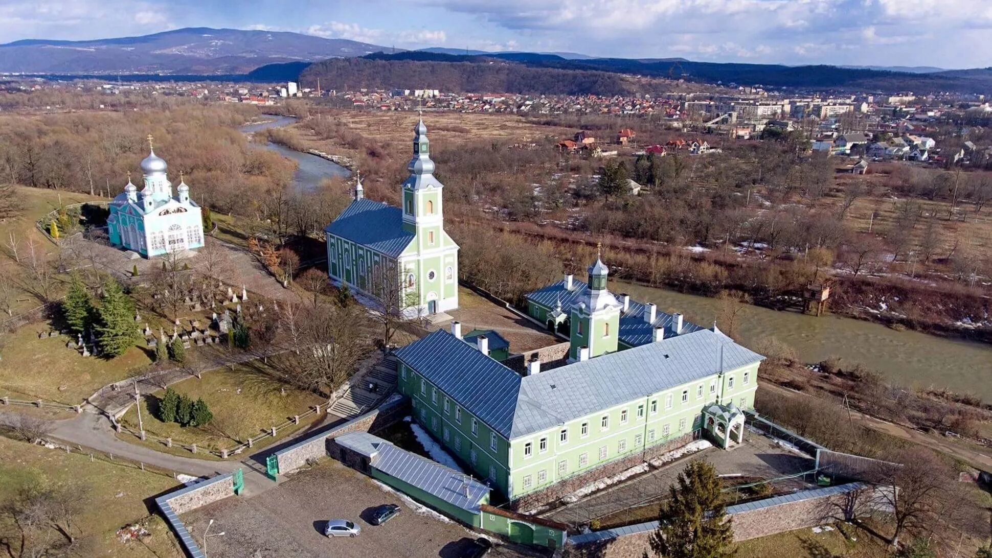 Свято-Николаевский Мукачевский женский монастырь. Монастырь Мукачево Свято-Николаевский Мукачево. Мукачёво Закарпатская женский монастырь. Мукачево православная Церковь.