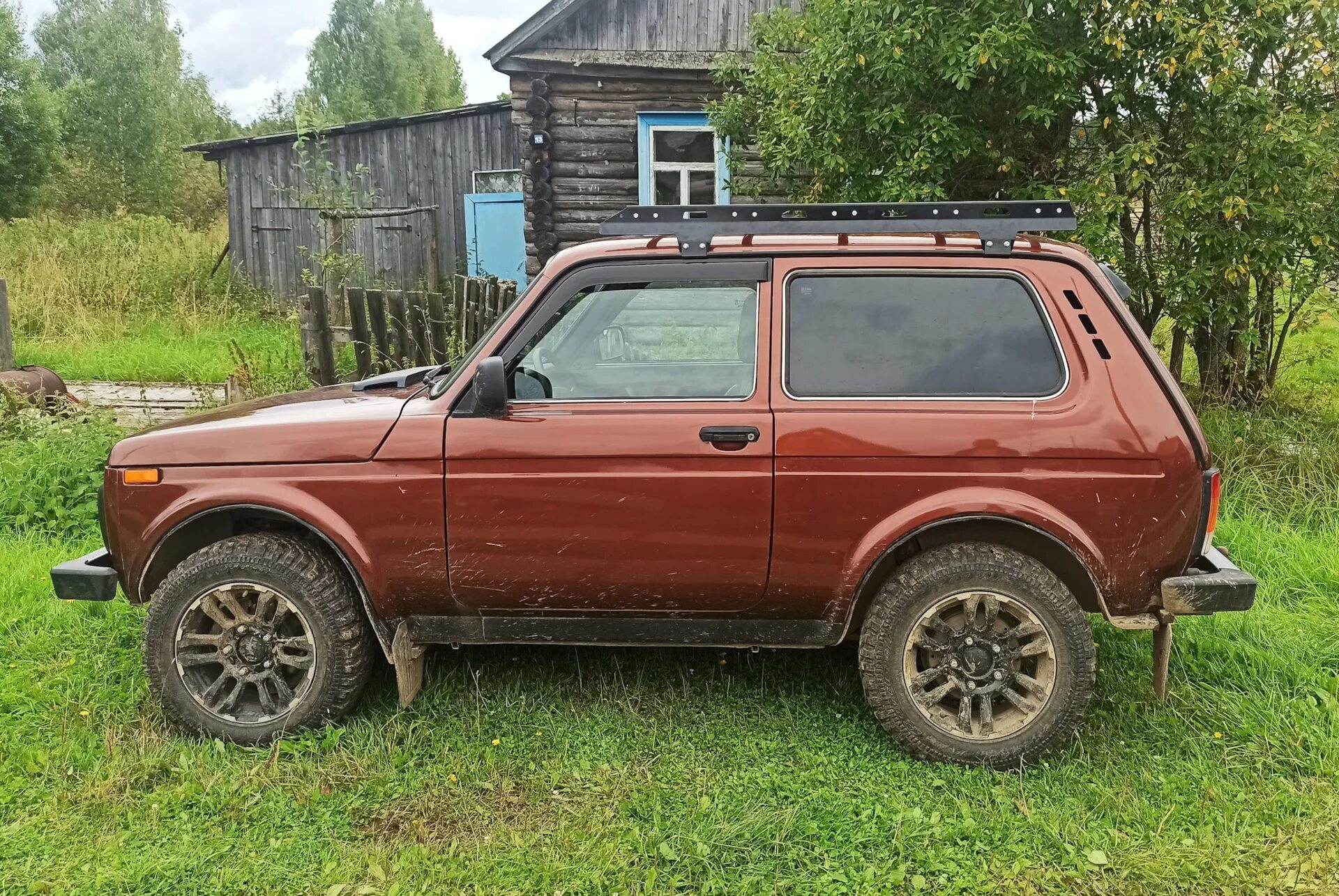 Нива 2131 экспедиционная. Нива 4х4 автозавод с багажником. Багажник Вятка 4х4. Разборный багажник на ниву 2121. Вятка 4х4 интернет